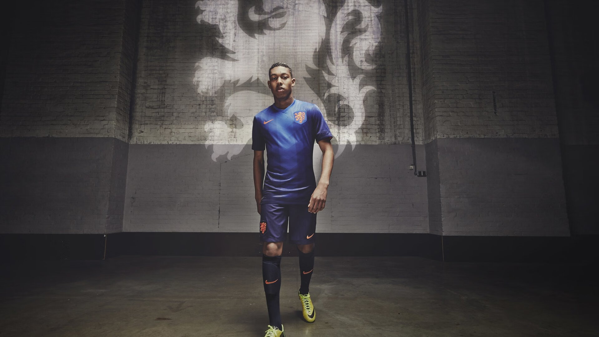 英格兰狂胜韩国,劳塔罗成为关键先生,当三狮遇见蓝黑,足球的全球化叙事